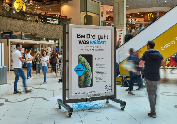 DREI lässt via Out of Home Konfetti regnen