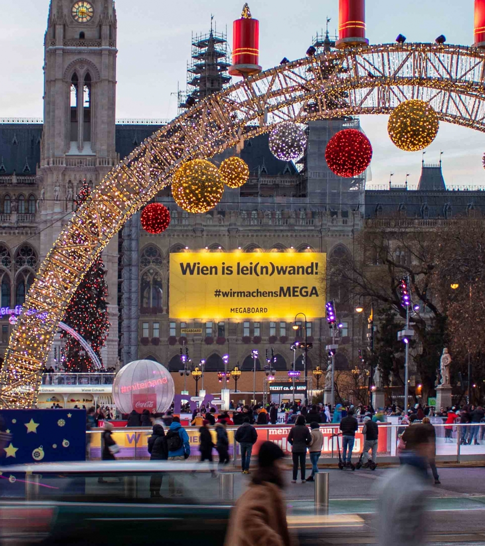 Wir machen's MEGA Eigenwerbung Rathaus Wien MEGAgerüst