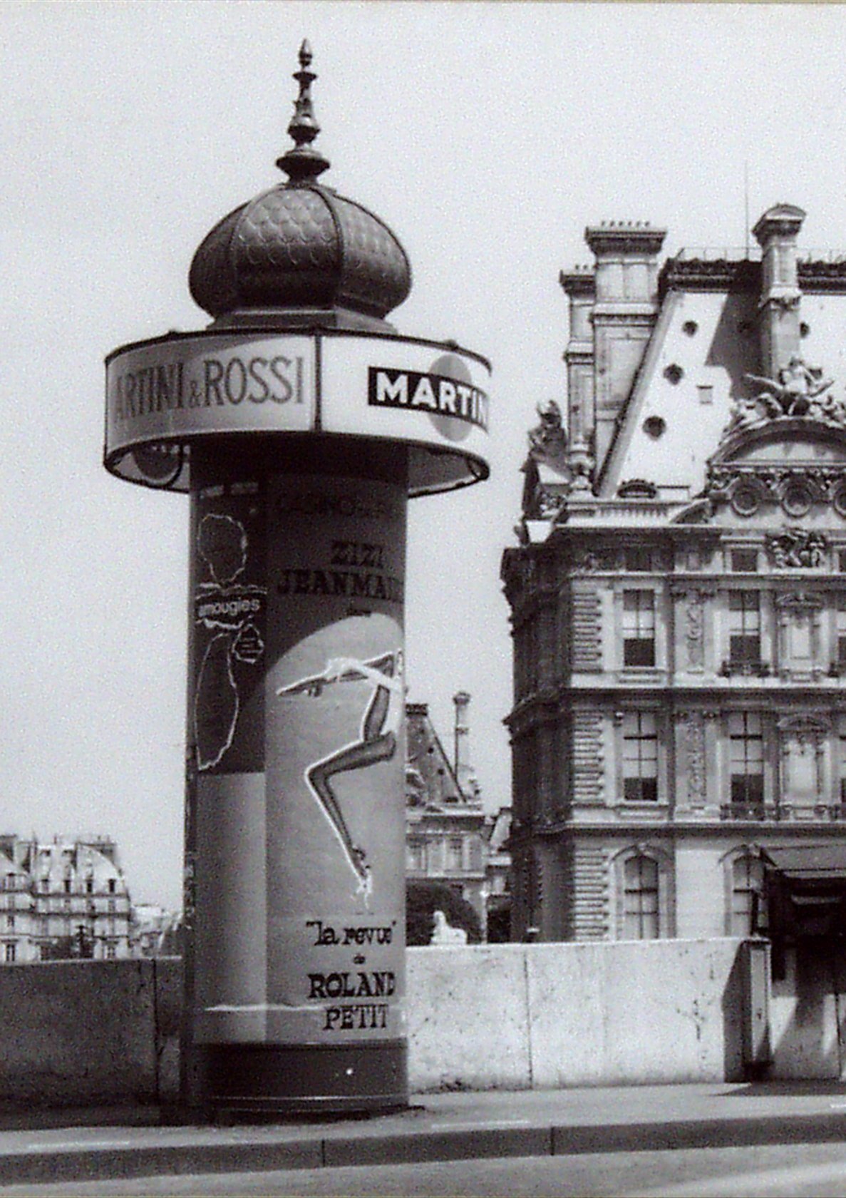 The Morris Column : an historical and mythical advertising support ...