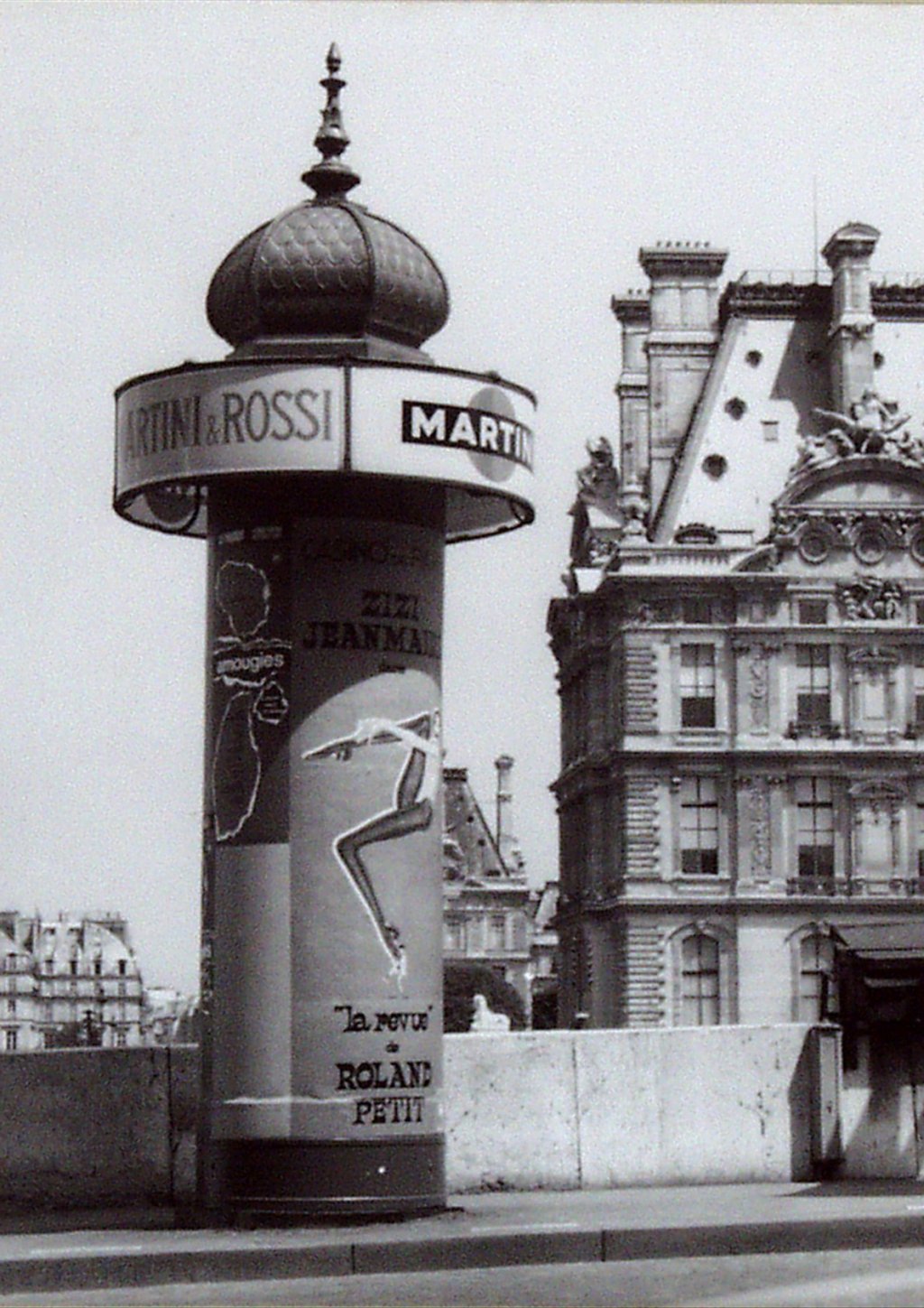 The Morris Column : an historical and mythical advertising support ...